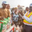 Edo State Governor, Mr. Godwin Obaseki and PDP guber candidate of the interacting with farm produce, during his inspection of Sobe Farm Settlement, in Owan West Local Government Area of Edo State 01