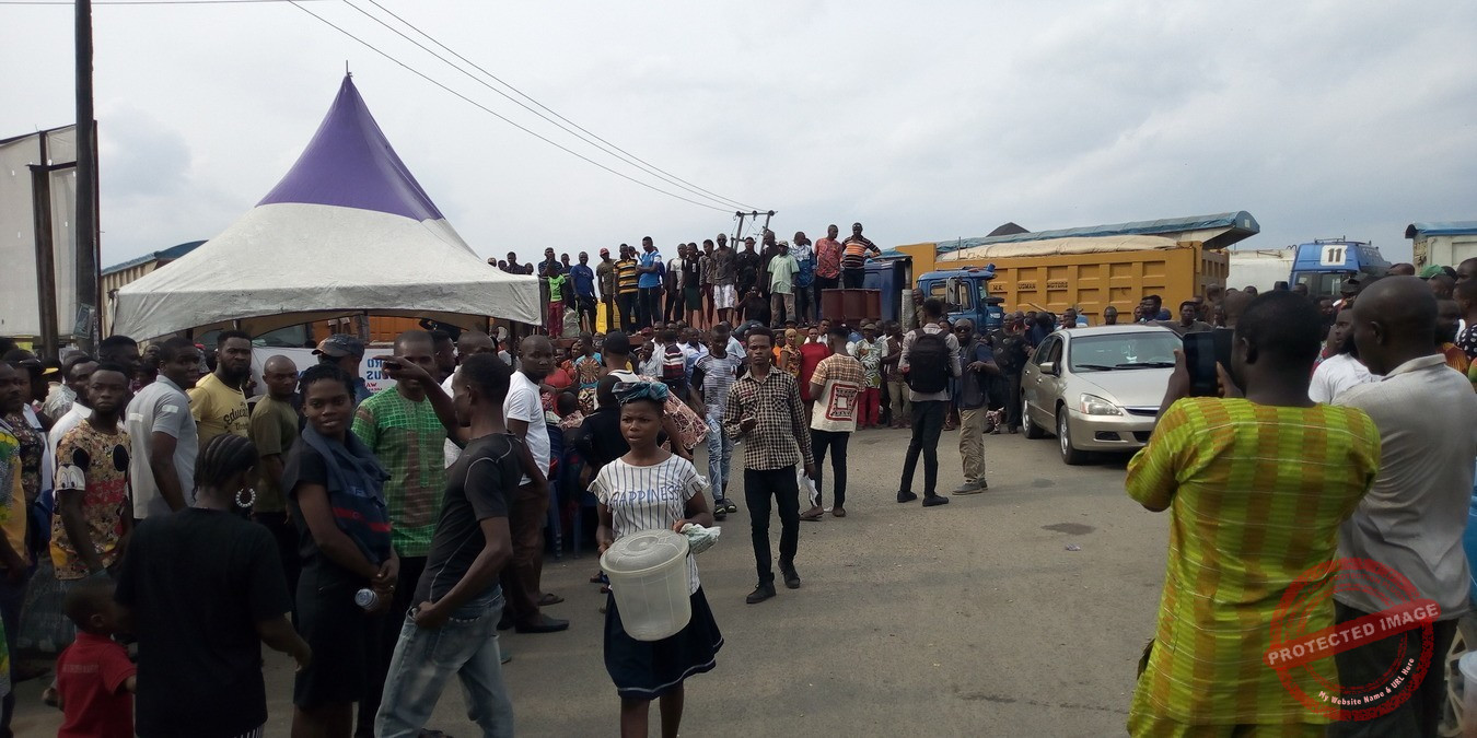 Youths Suspend Siege on East-West Road as Contractor Mobilises to site