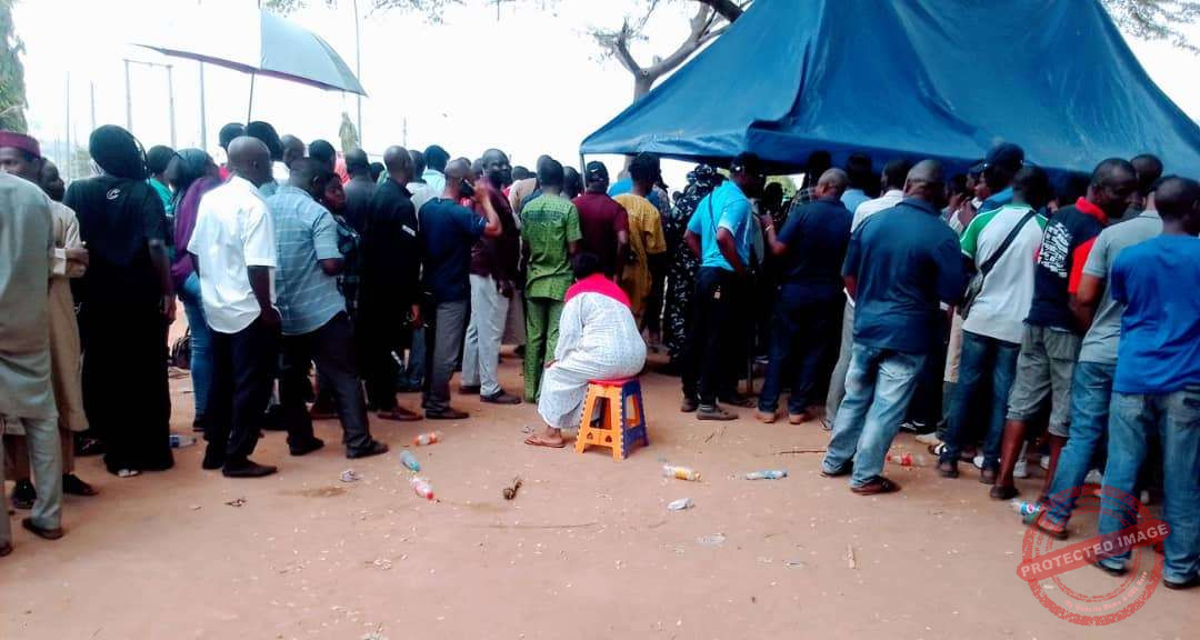 High turn-out of voters at Mogadishu Cantonment, Asokoro, Abuja.