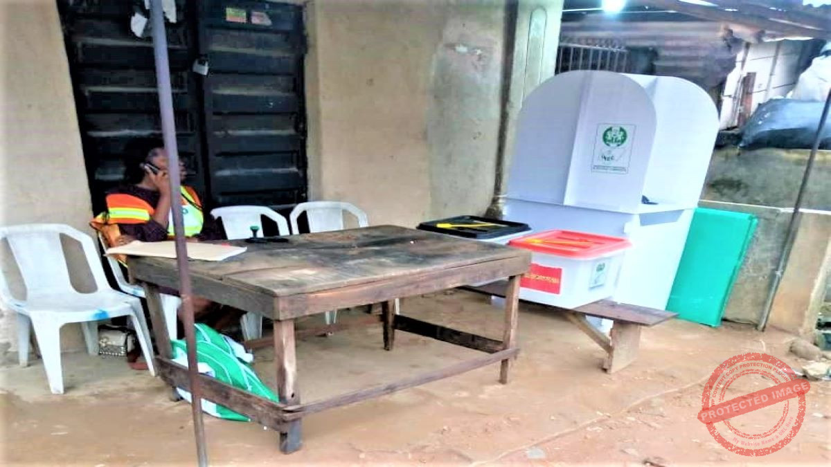 Polling booth EC 30 B on Olasehinde Street ,Mushin is set already ,the agents and ifficials are around already.