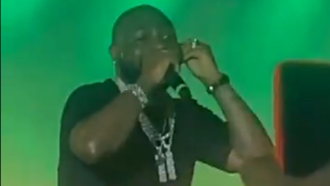 Davido Shuts Down Uyo Stadium as ‘5ive Alive Tour’